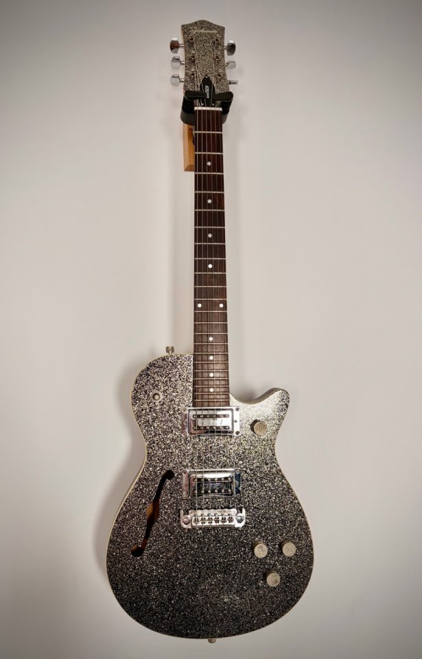 Gretsch G2626 Synchromatic Sparkle Jet de segunda mano · Foto 1 de 4 · Madrid · 600 €