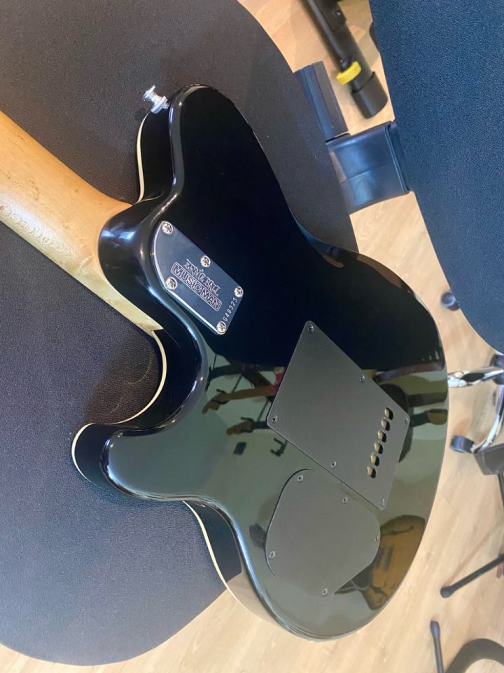 Music Man Axis Super Sport