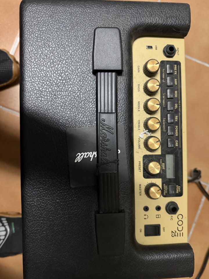 Epiphone Les Paul Jr. + Amplificador de segunda mano · Foto 7 de 7 · Cádiz · 380 €
