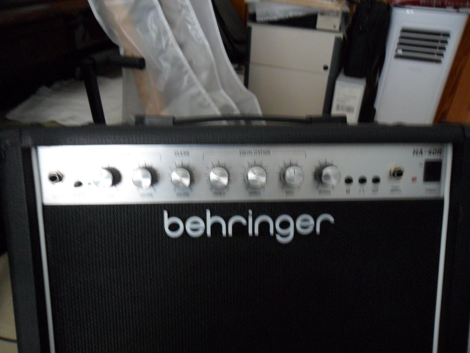 Amplificador guitarra Behringer HA-40r