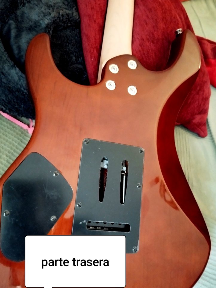 Guitarra eléctrica Yamaha pacífica 812v