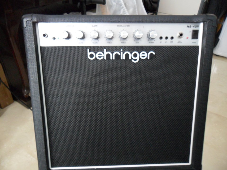 Amplificador guitarra Behringer HA-40r