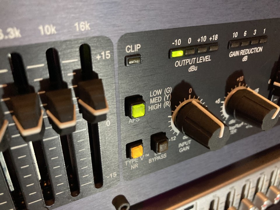 Ecualizador DBX iEQ15