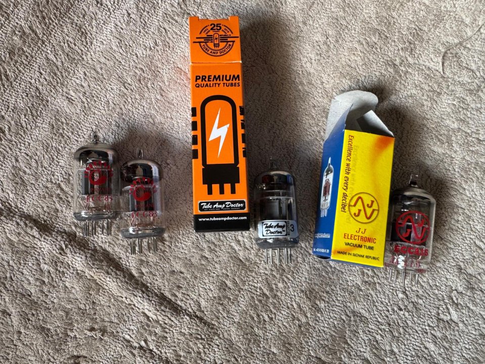 4 válvulas previo 12AX7/ECC83 JJ, Psvane y 12AU7/ECC82 TAD. de segunda mano · Foto 1 de 10 · Madrid · 30 €