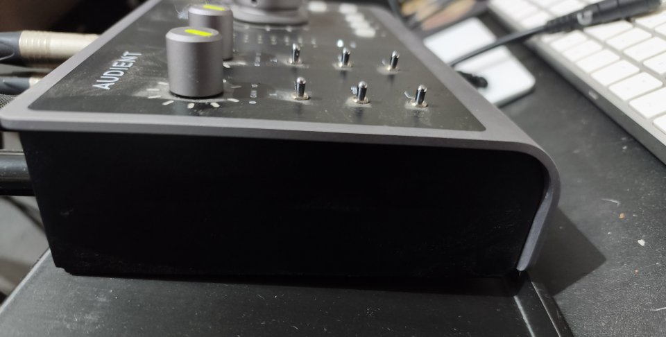 Interfaz de audio USB-C AUDIENT iD24 de segunda mano · Foto 4 de 8 · Sevilla · 210 €