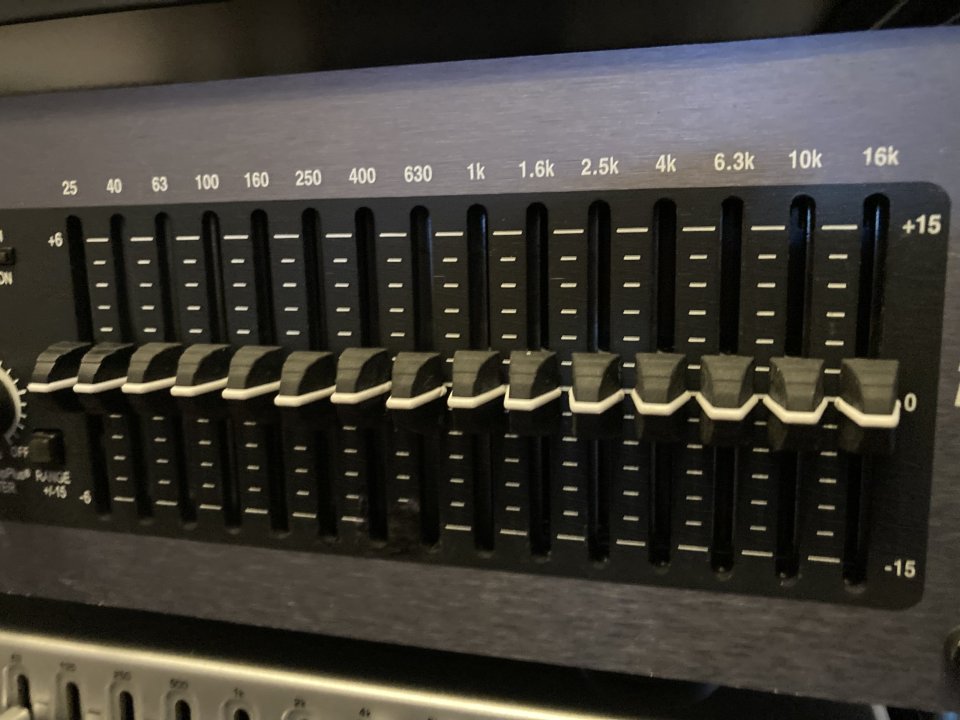 Ecualizador DBX iEQ15