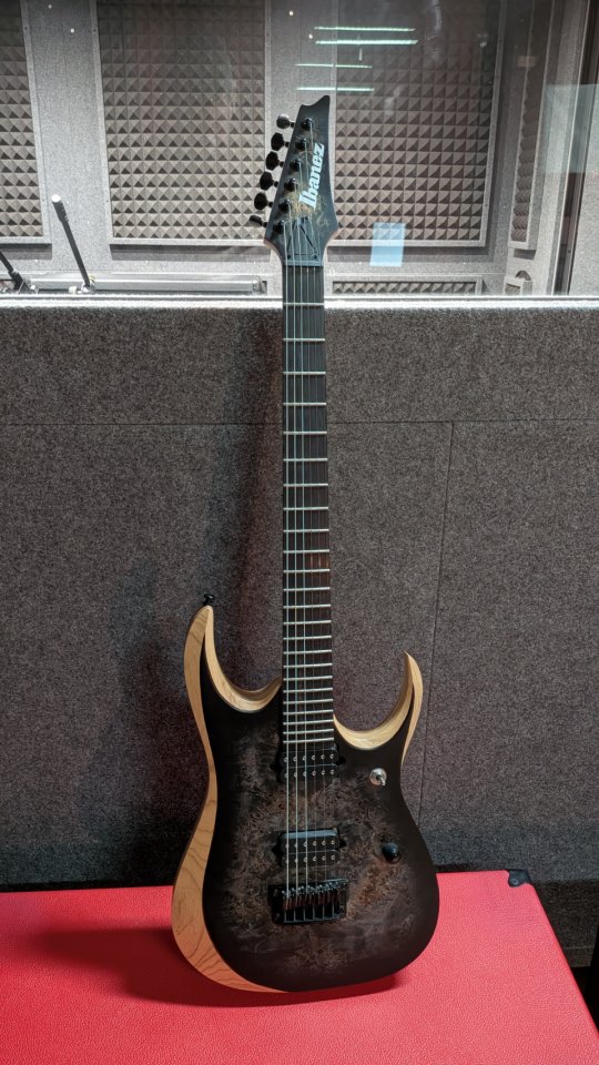 Ibanez RGDIX6PB Iron Label – Surreal Black Burst de segunda mano · Foto 1 de 5 · Ciudad Real · 675 €