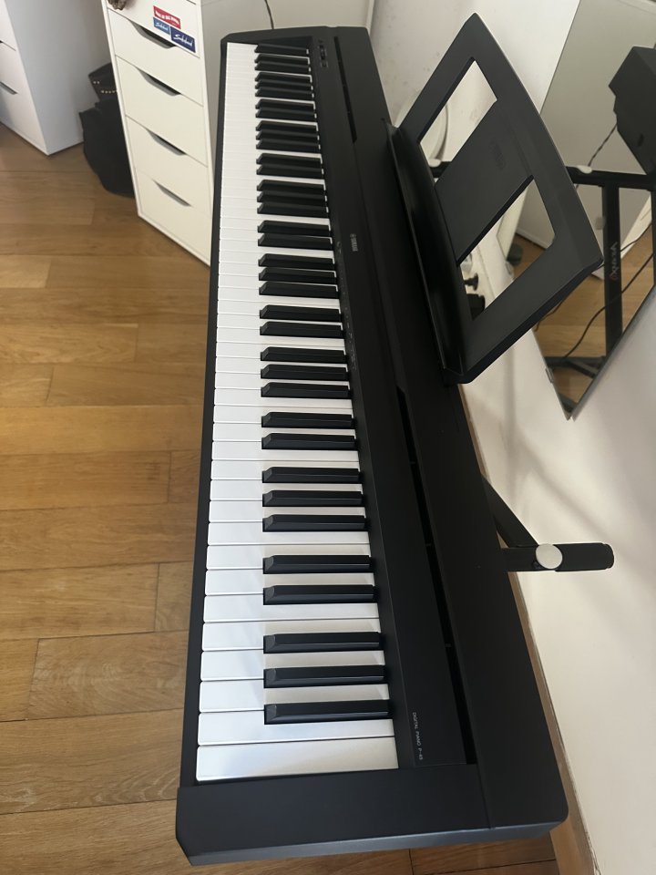 Yamaha P-45 Negro de segunda mano · Foto 2 de 3 · Málaga · 320 €