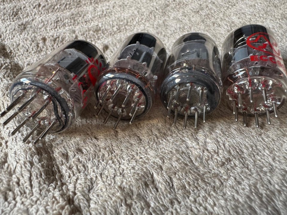 4 válvulas previo 12AX7/ECC83 JJ, Psvane y 12AU7/ECC82 TAD. de segunda mano · Foto 5 de 10 · Madrid · 30 €