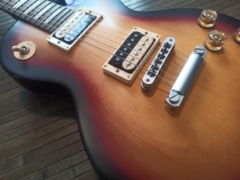 Gibson USA Les Paul LPJ 120th Aniversary 2014 de segunda mano · Foto 2 de 10 · Sevilla · 750 €