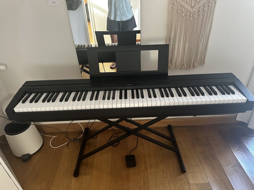 Yamaha P-45 Negro de segunda mano · Foto 3 de 3 · Málaga · 320 €