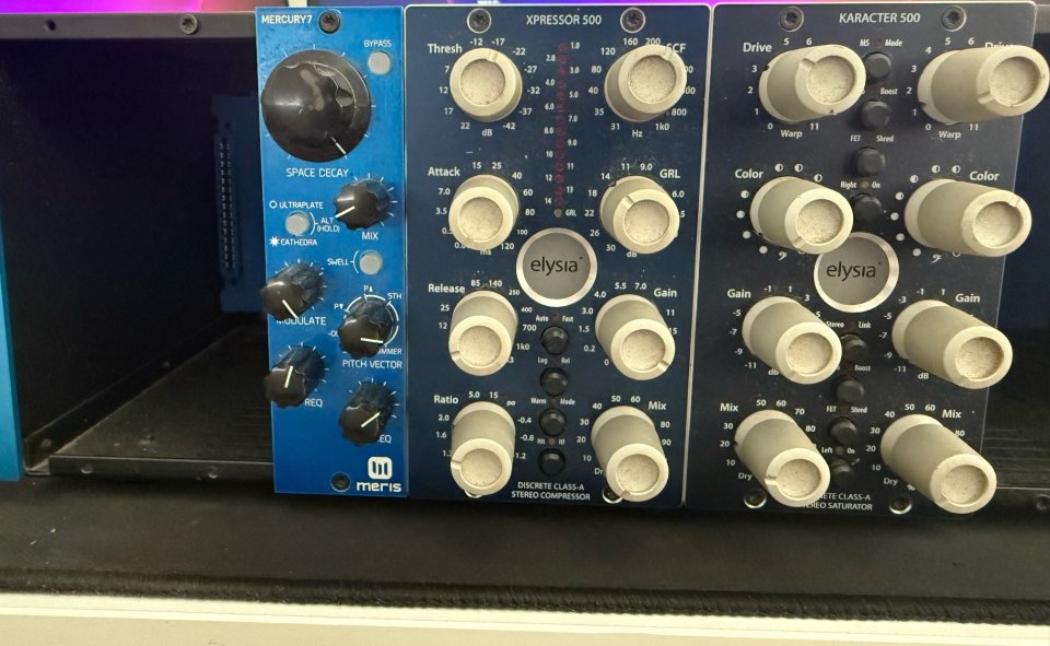 Rack Midas Legend L10 + Elysia Karacter 500 + Elysia xpressor 500 + Meris Mercury7 500 de segunda mano · Foto 2 de 3 · Zamora · 2700 €