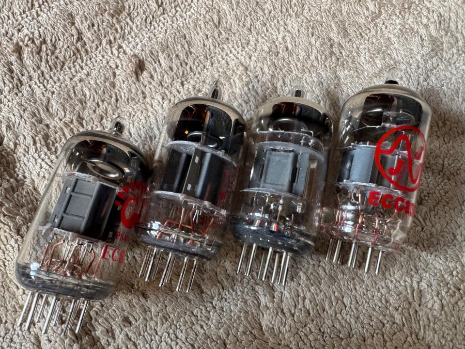 4 válvulas previo 12AX7/ECC83 JJ, Psvane y 12AU7/ECC82 TAD. de segunda mano · Foto 7 de 10 · Madrid · 30 €