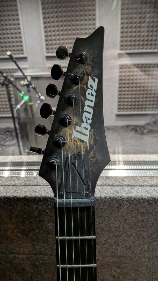Ibanez RGDIX6PB Iron Label – Surreal Black Burst de segunda mano · Foto 4 de 5 · Ciudad Real · 675 €