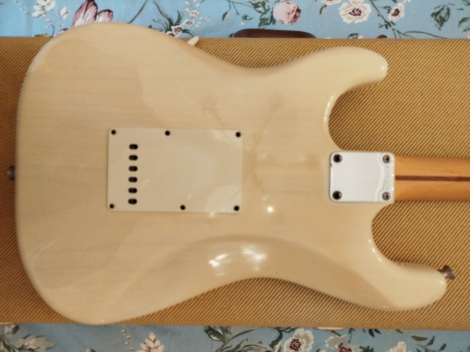 Stratocaster Fender American Vintage Reissue de 2008 mejorada de segunda mano · Foto 3 de 7 · Valencia · 1900 €