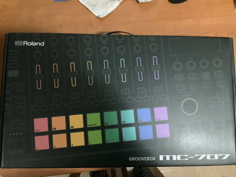 Roland MC707 + funda (RESERVADO) de segunda mano · Foto 3 de 3 · Murcia · 500 €