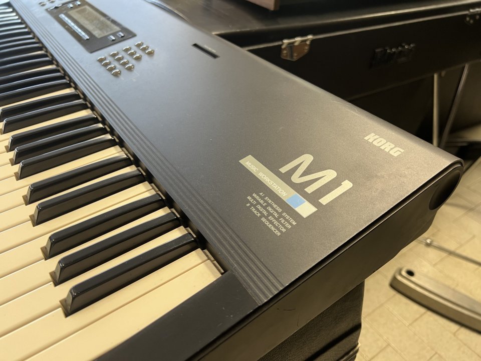 Despiece Korg M1
