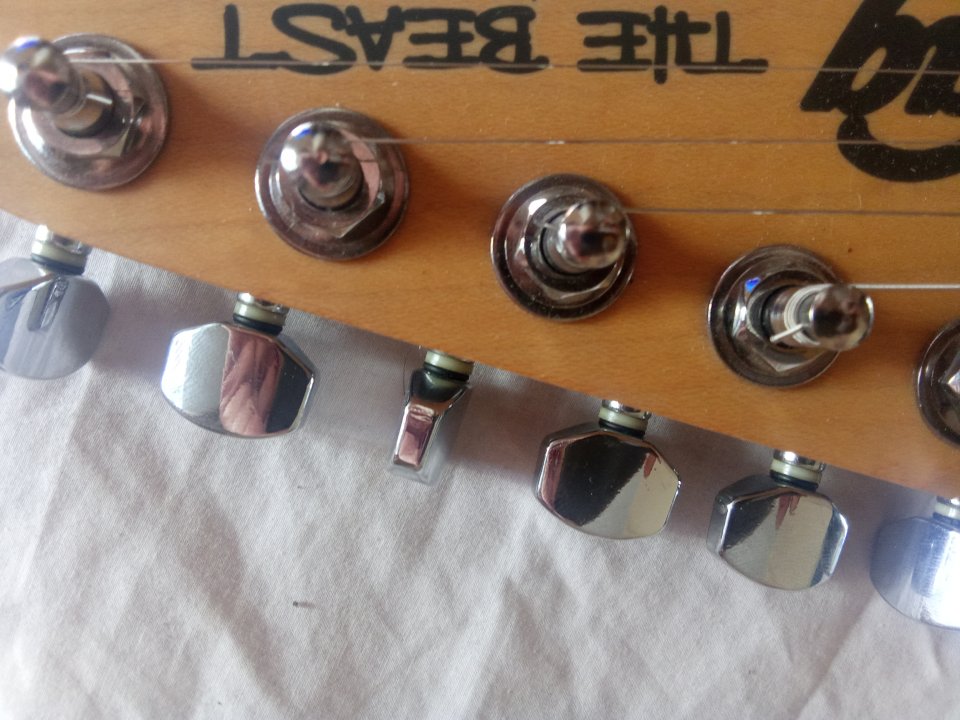 GUiTARRA LAG CUSTOM SHOP THE BEAST