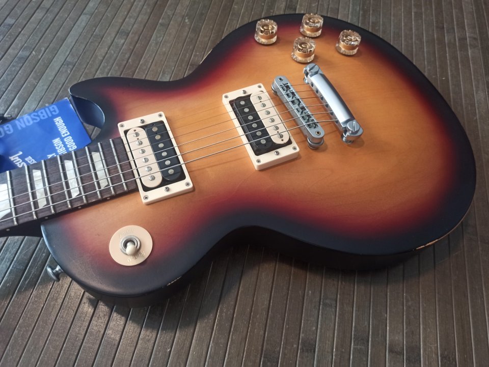 Gibson USA Les Paul LPJ 120th Aniversary 2014 de segunda mano · Foto 9 de 10 · Sevilla · 750 €