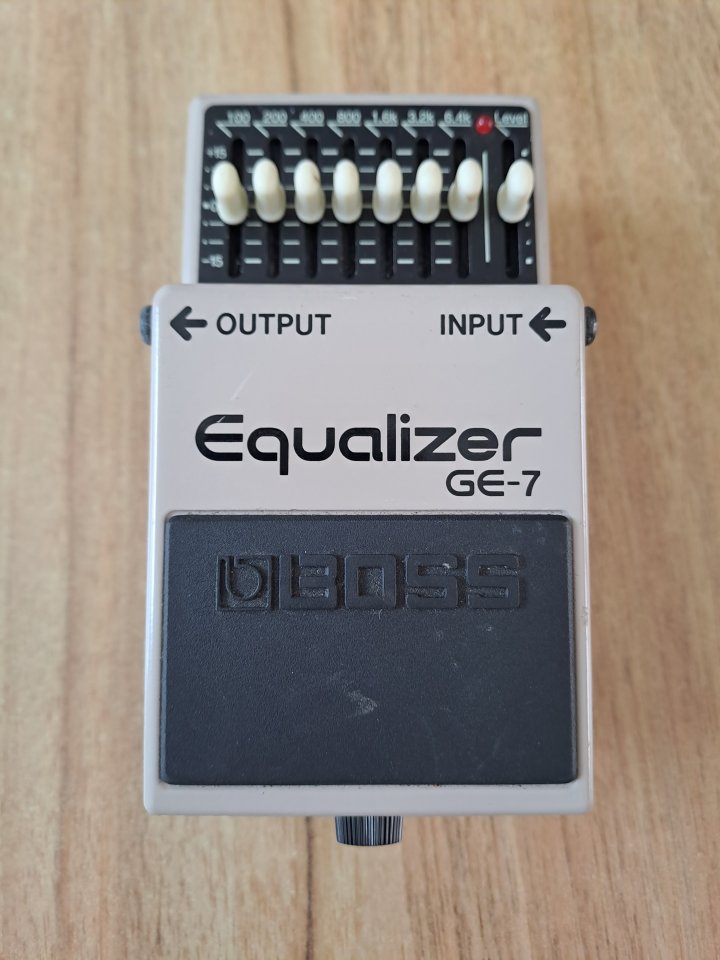 Boss GE7 ecualización.