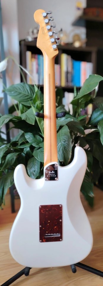 Guitarra Fender Ultra Stratocaster de segunda mano · Foto 2 de 10 · Madrid · 1950 €