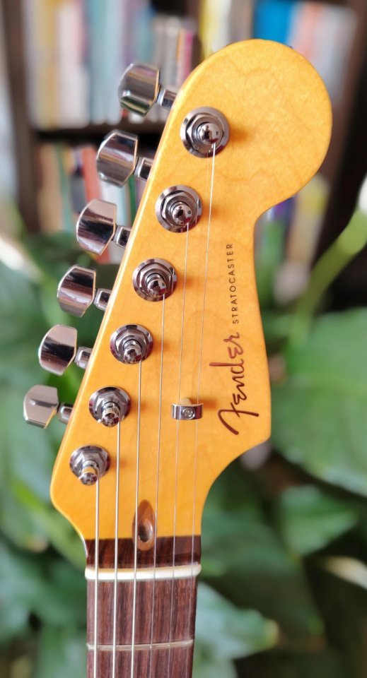 Guitarra Fender Ultra Stratocaster de segunda mano · Foto 3 de 10 · Madrid · 1950 €