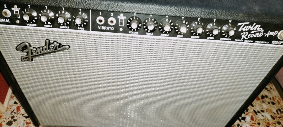 Fender 65 twin reverb. Cambio por headrush, Kemper, Quad córtex, etc. de segunda mano · Foto 3 de 7 · Valencia