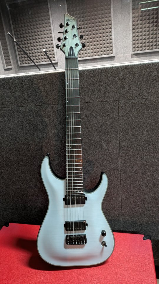 Schecter Keith Merrow KM-7 MK-I Trans White Satin + estuche original de segunda mano · Foto 1 de 5 · Ciudad Real · 875 €
