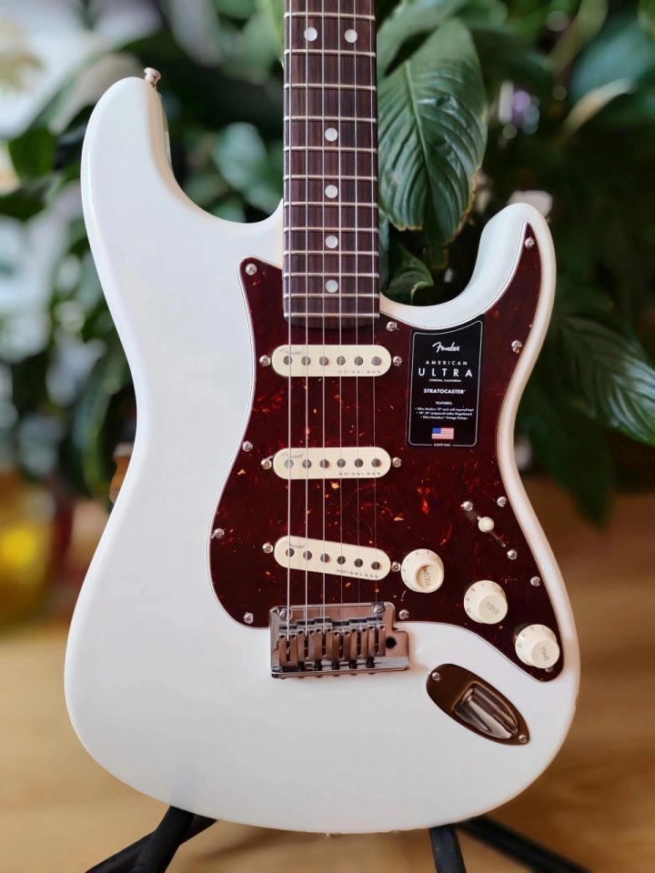 Guitarra Fender Ultra Stratocaster de segunda mano · Foto 6 de 10 · Madrid · 1950 €
