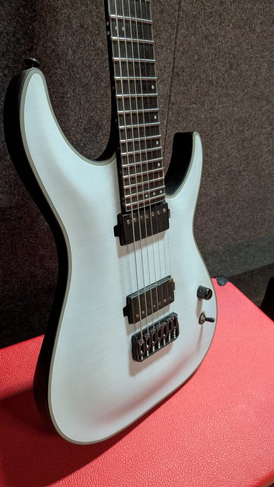 Schecter Keith Merrow KM-7 MK-I Trans White Satin + estuche original de segunda mano · Foto 2 de 5 · Ciudad Real · 875 €