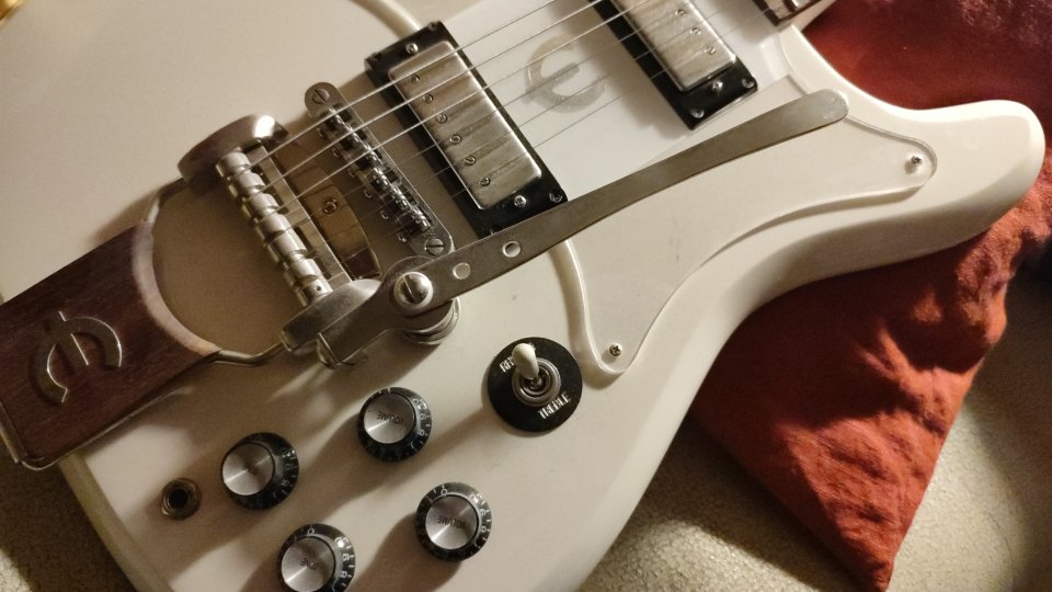 Epiphone Crestwood Custom Tremotone de segunda mano · Foto 2 de 3 · Asturias · 350 €