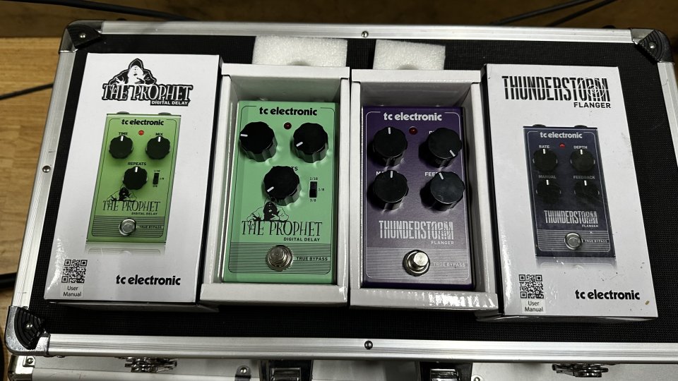 Pedal Blackstar HT-Blackfire Gus G Distortion y de REGALO tres pedales de segunda mano · Foto 3 de 4 · Burgos · 250 €