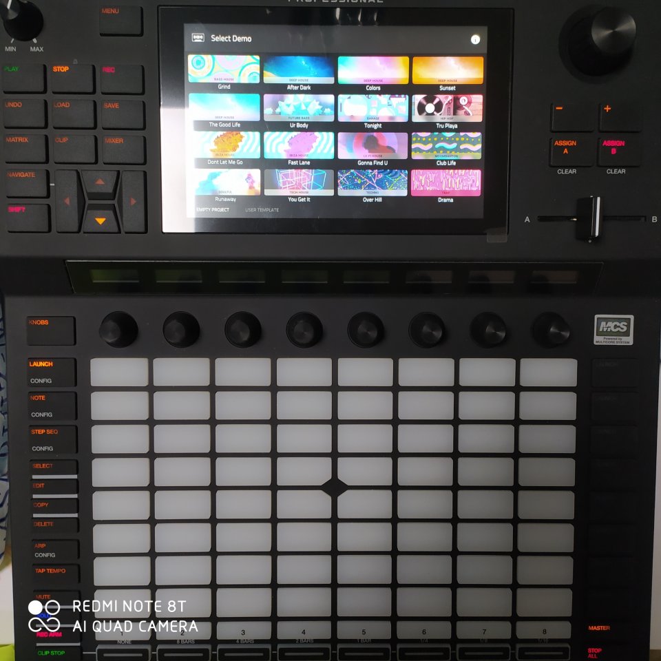 Akai force con tarjeta de memoria y decksaver