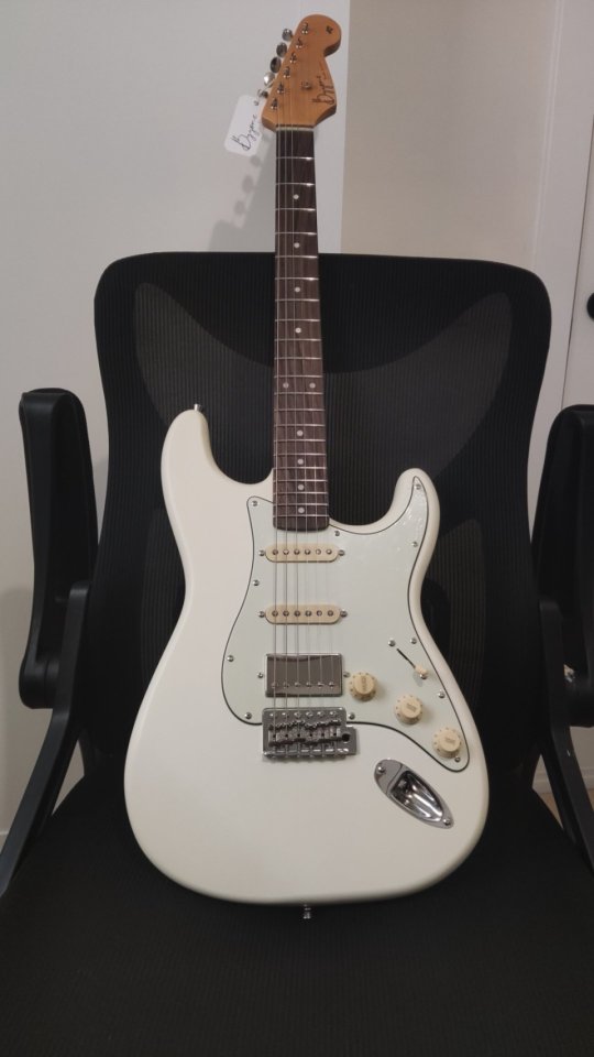 Guitarra Bygone Spicy Stratocaster HSS de segunda mano · Foto 1 de 6 · Valencia · 650 €