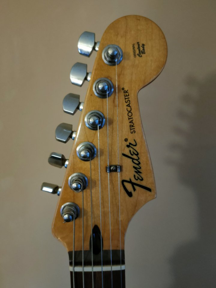 Fender Stratocaster HSS Made in Mexico (2011) Roja + Estuche Rígido