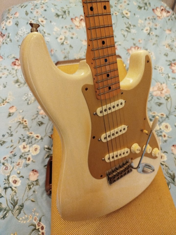 Stratocaster Fender American Vintage Reissue de 2008 mejorada de segunda mano · Foto 6 de 7 · Valencia · 1900 €