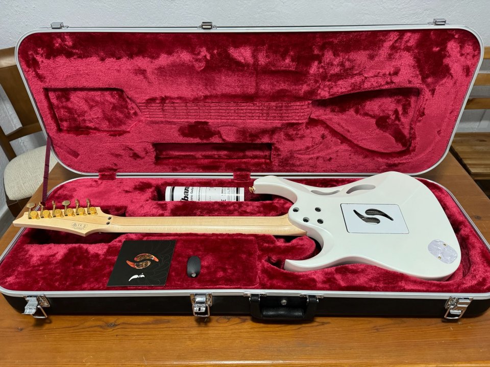 Ibanez PIA 3761 SLW. Estado TOTALMENTE IMPECABLE - Solo Venta, NO Cambios