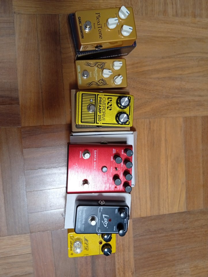 Cambio pedales por guitarra de segunda mano · Burgos