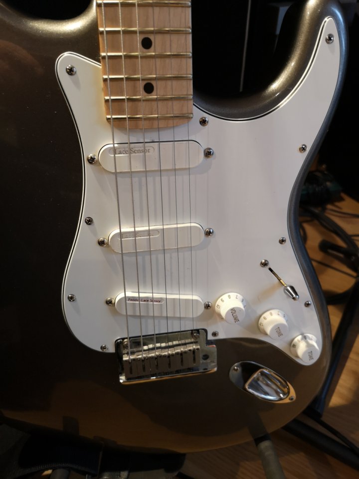 Fender American Standard 2007 Eric Clapton Lace Sensor+Mid Boost de segunda mano · Foto 2 de 10 · Madrid · 1700 €