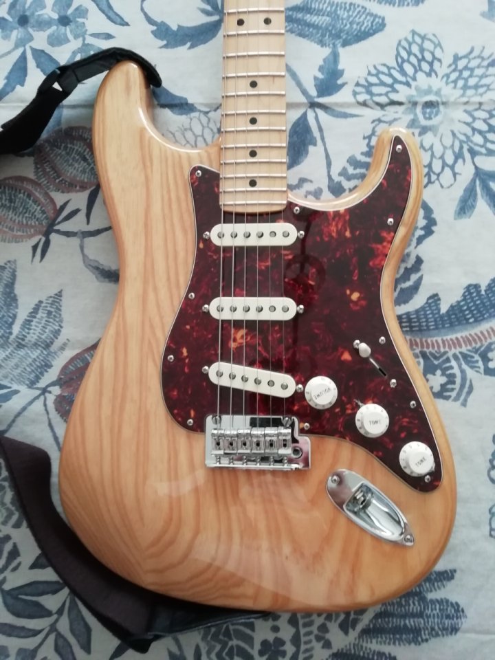 Fender Player I Stratocaster Ltd. Edicion Ash (Mejorada) de segunda mano · Foto 1 de 8 · Madrid · 775 €