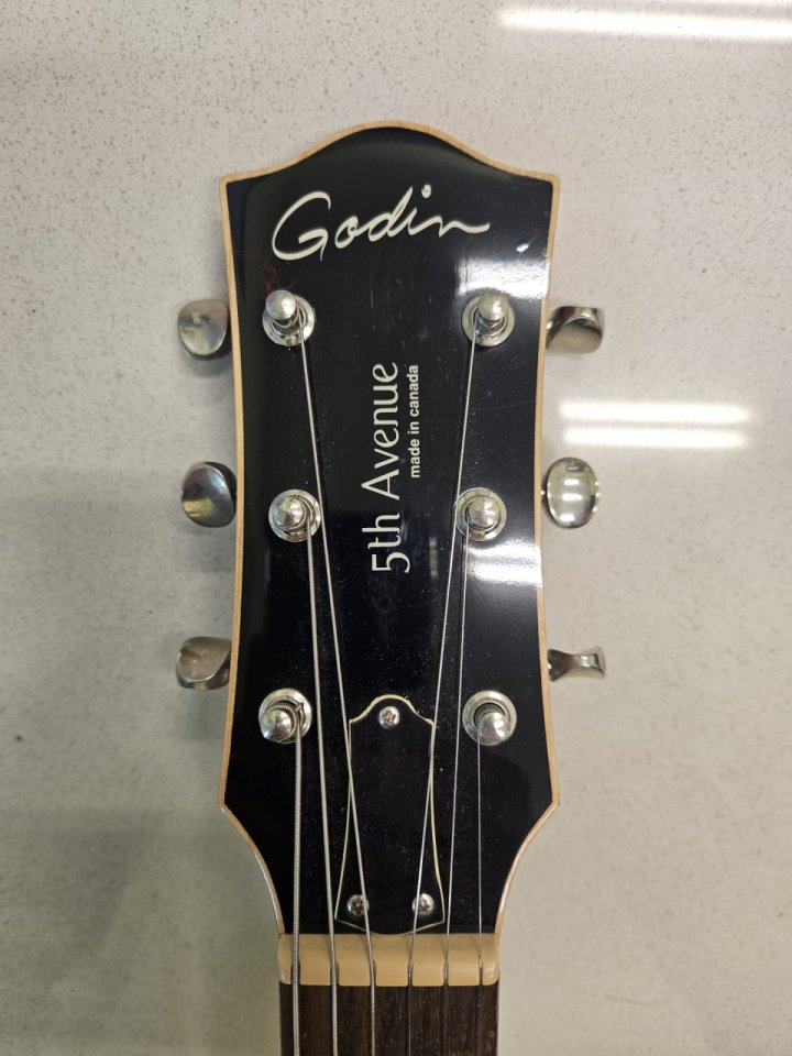 Godin 5th Avenue P90