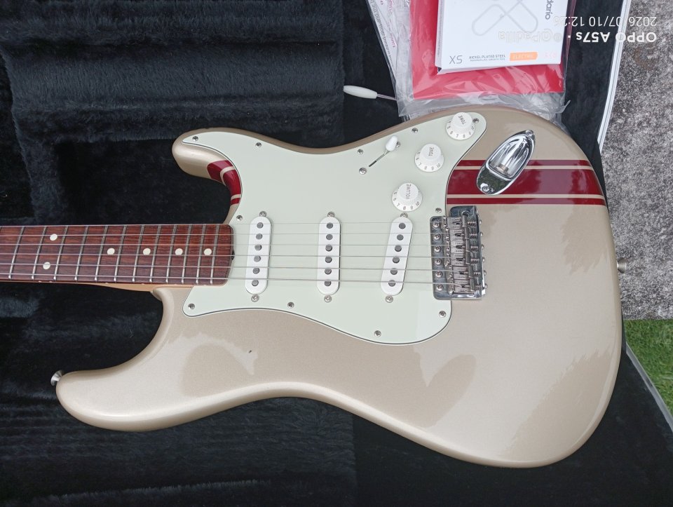 Fender John Mayer Signature 2005 – Shoreline Gold – Big Dipper de segunda mano · Foto 6 de 10 · A Coruña · 2750 €