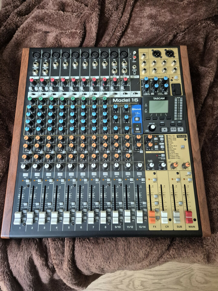 Tascam Model 16