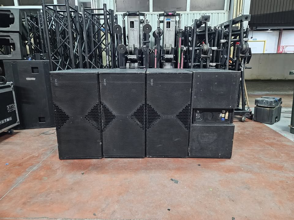 Super oferta Pack » Line array NEXT-Pro Audio de segunda mano · Foto 3 de 7 · Huelva · 80000 €