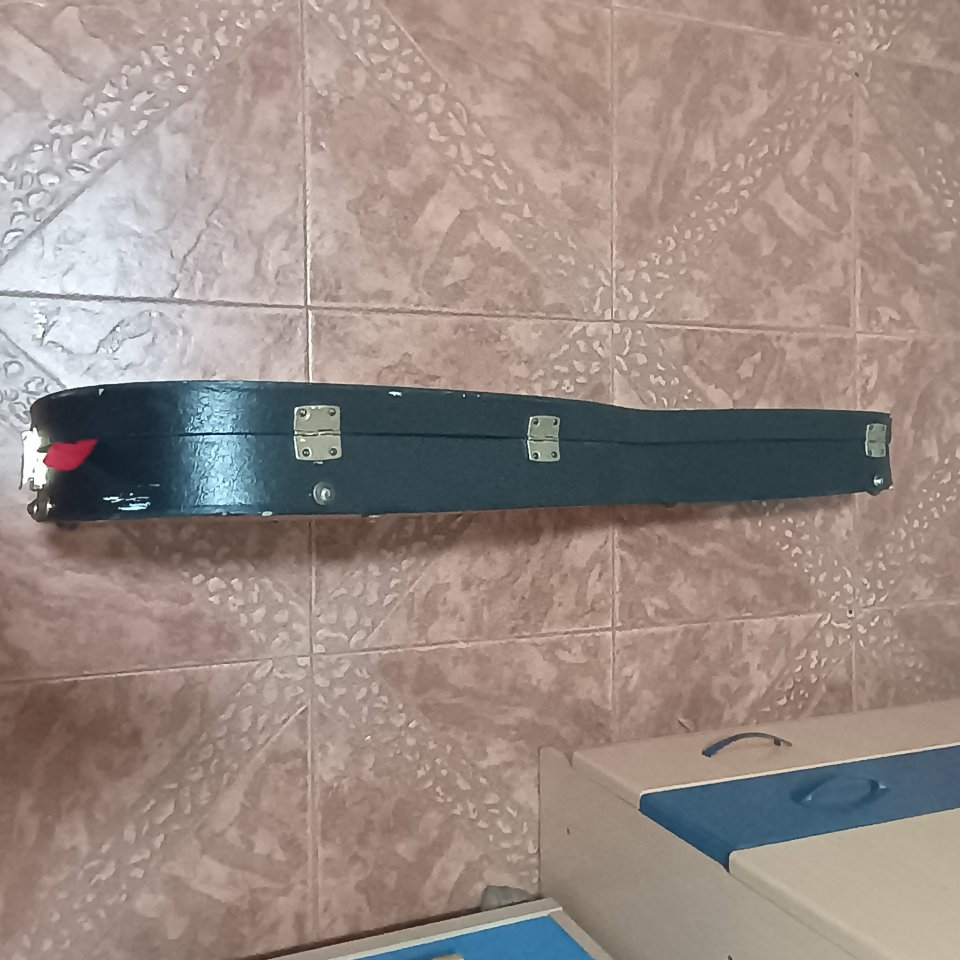 Estuche guitarra eléctrica vintage de segunda mano · Foto 5 de 5 · Málaga · 40 €