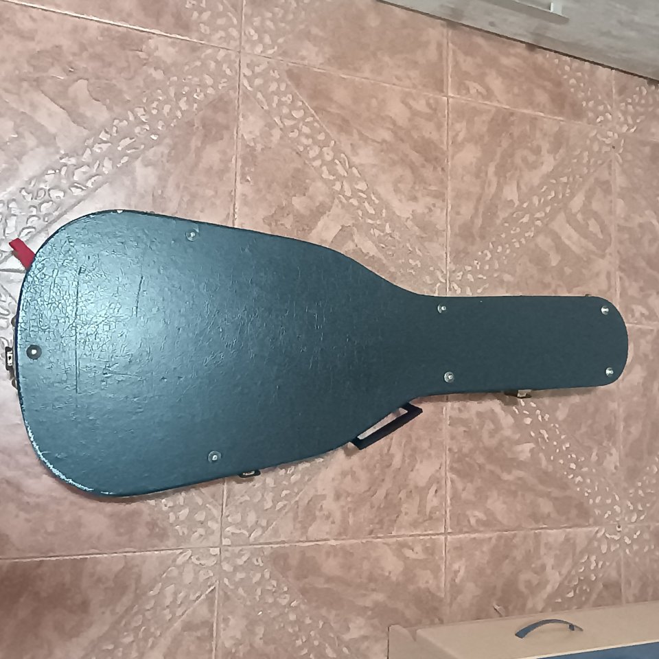 Estuche guitarra eléctrica vintage de segunda mano · Foto 4 de 5 · Málaga · 40 €