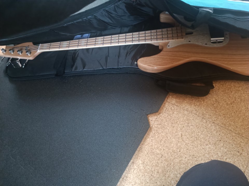 Marcus Miller V7 2nd Generation