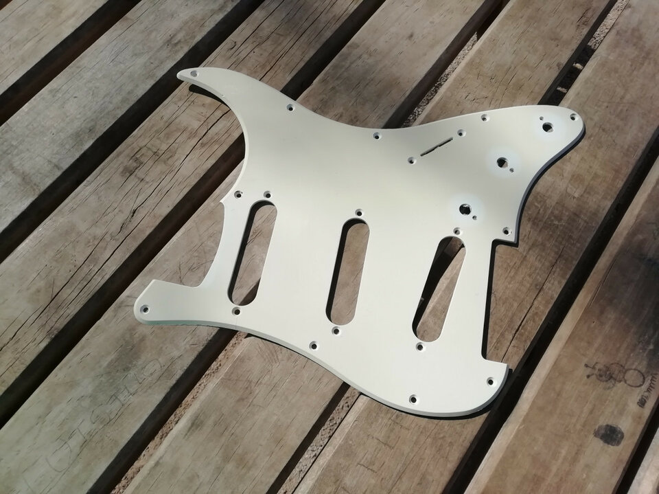 Golpeador Stratocaster años 80 extremadamente raro ¿ Squier Bullet ?