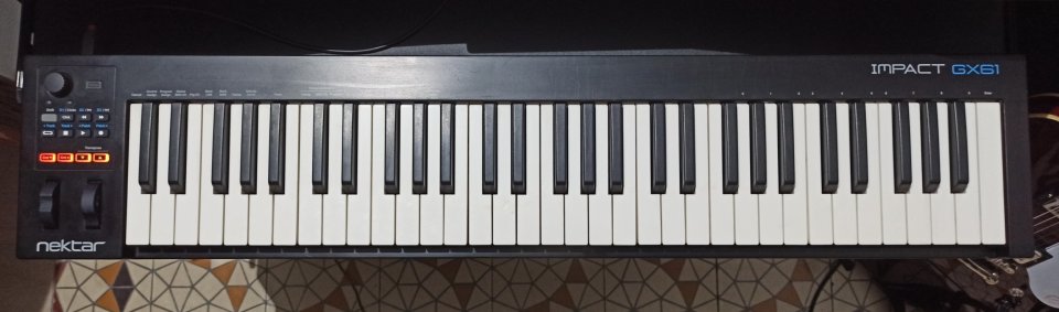 Teclado NEKTAR IMPACT GX61 (controlador MIDI 5 octavas)