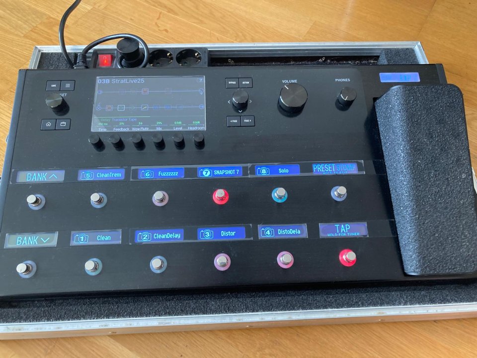 Helix Floor (+ThonCase) por Quad Cortex